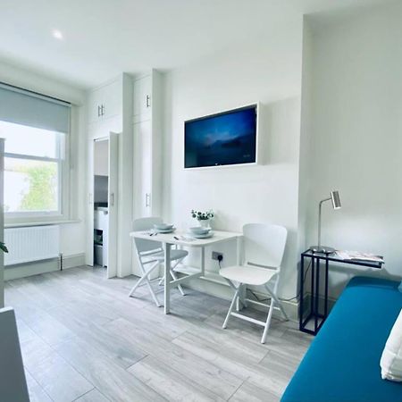 Apt 08 Beachside Beauty Central Studio Steps From Cafes Brighton ภายนอก รูปภาพ