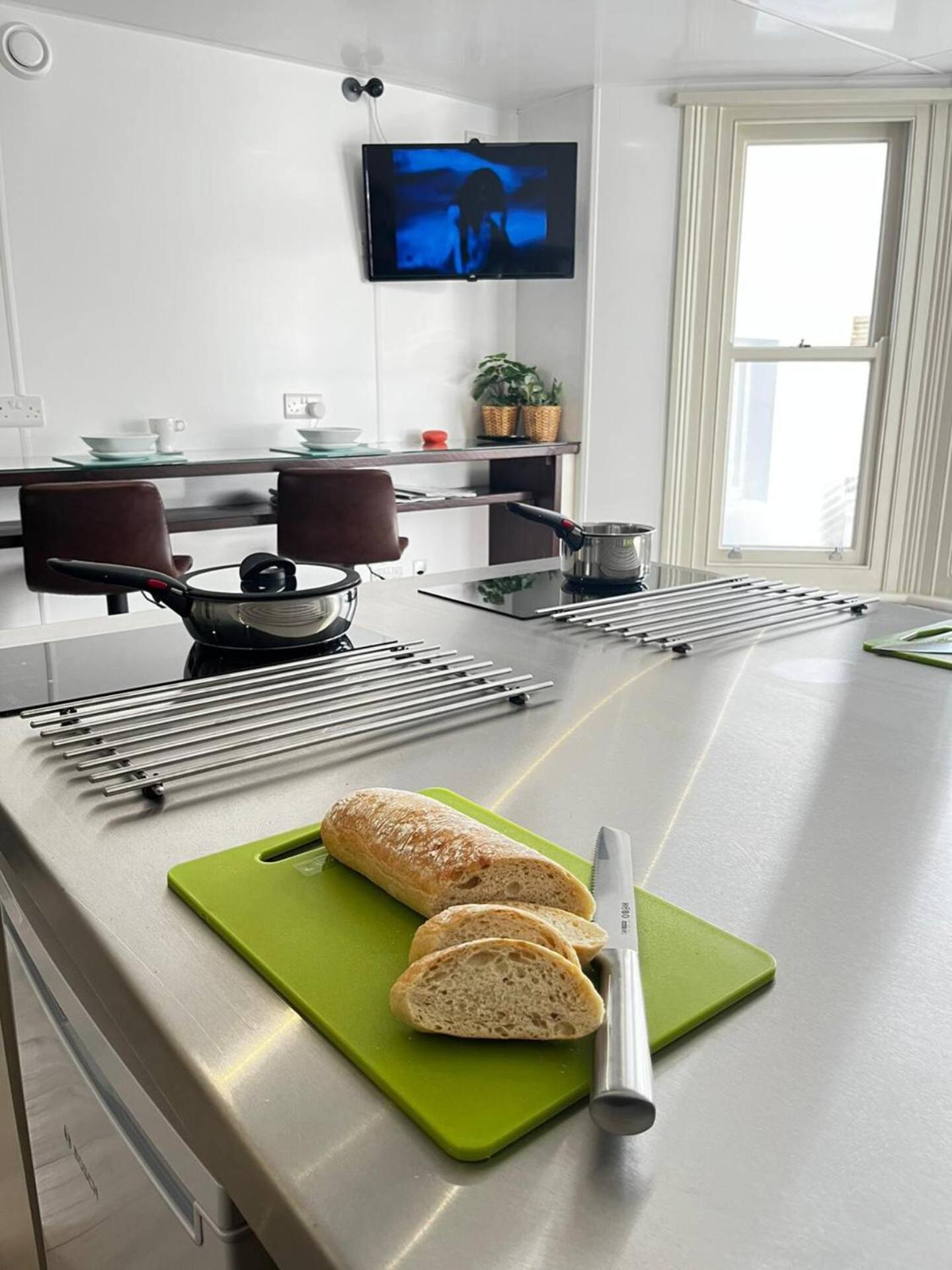 Apt 08 Beachside Beauty Central Studio Steps From Cafes Brighton ภายนอก รูปภาพ